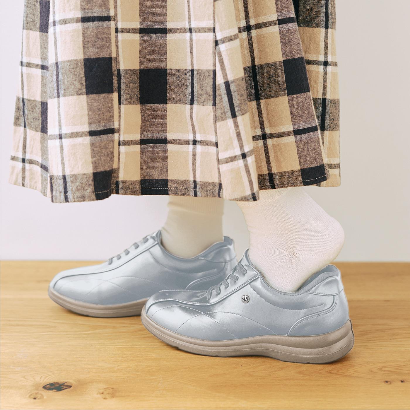 L'AMIPLUS|特殊形状かかとフェイクレザーシューズ〈シルバー〉